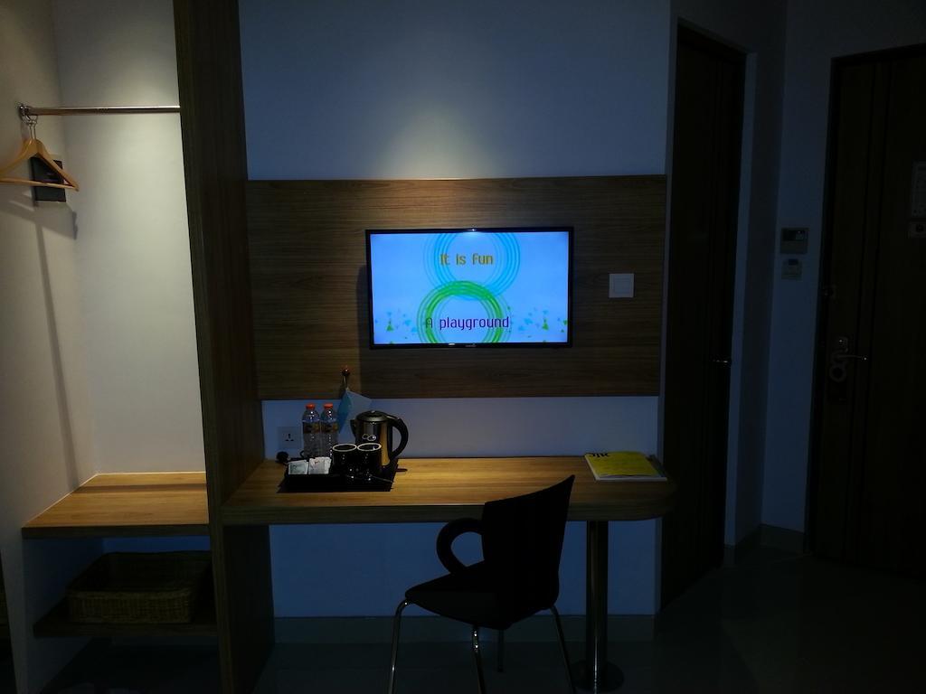Zoom Smart Hotel Jemursari Surabaja Zewnętrze zdjęcie
