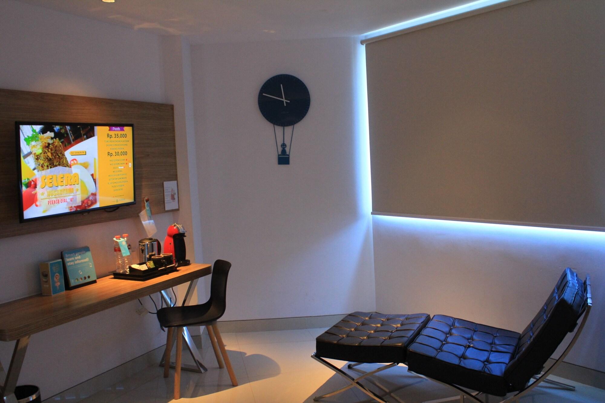 Zoom Smart Hotel Jemursari Surabaja Zewnętrze zdjęcie