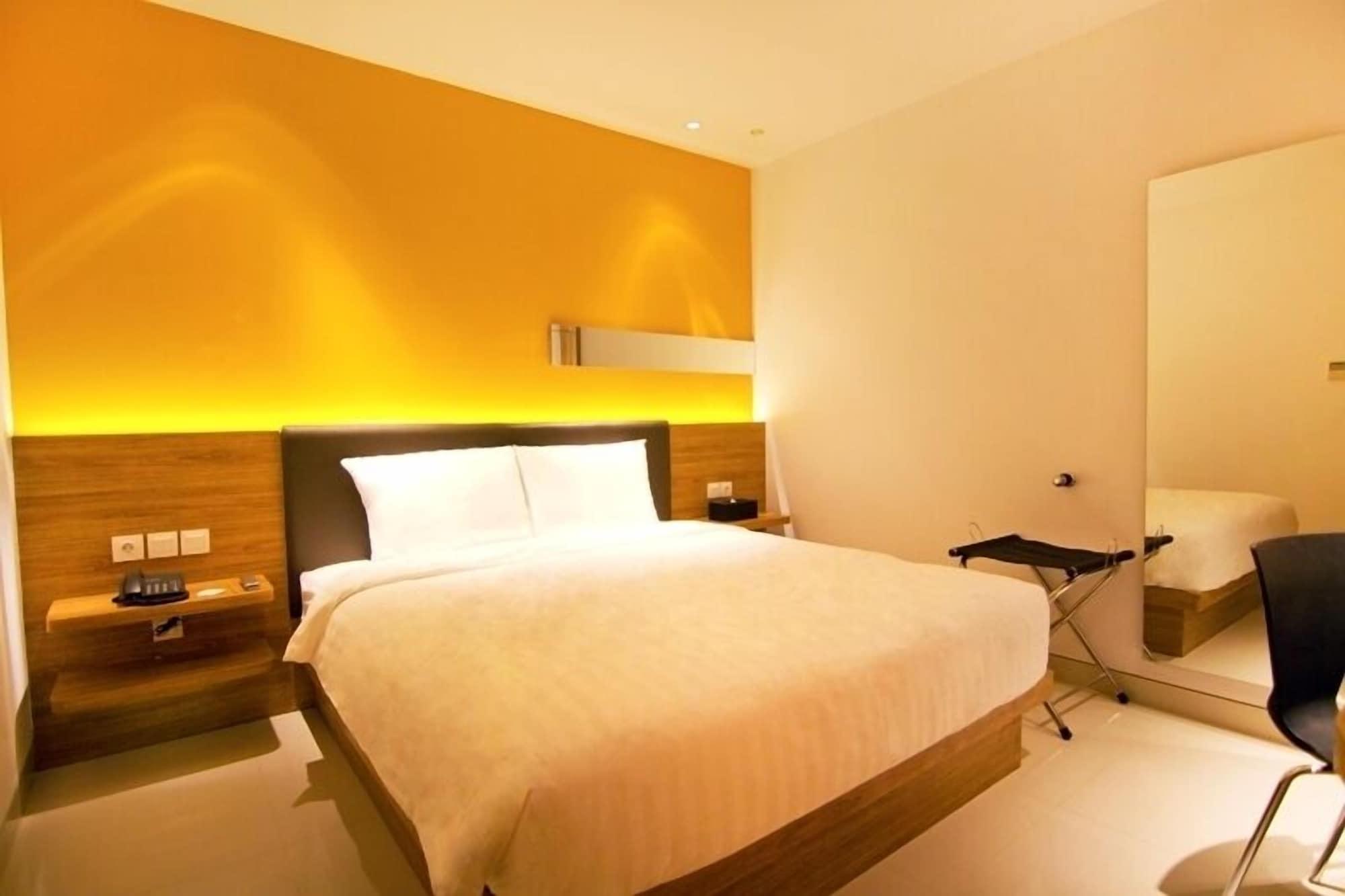 Zoom Smart Hotel Jemursari Surabaja Zewnętrze zdjęcie