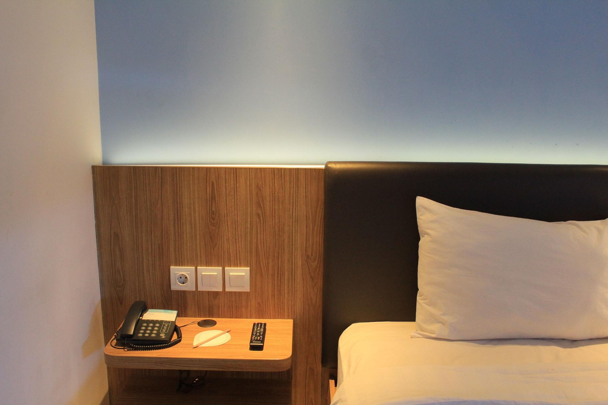 Zoom Smart Hotel Jemursari Surabaja Zewnętrze zdjęcie